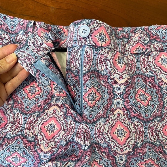 Talbots Petite Size 8P Mid-Rise Bermuda Shorts Pink/Blue Medallion Print Size M - Picture 7 of 7